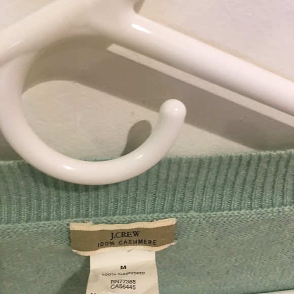 J crew cashmere v neck in minty green - Picture 3 of 3